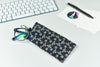 juodas akiniu deklas su auksinemis bitemis, black glasses case with golden bees photo with reading glasses inside