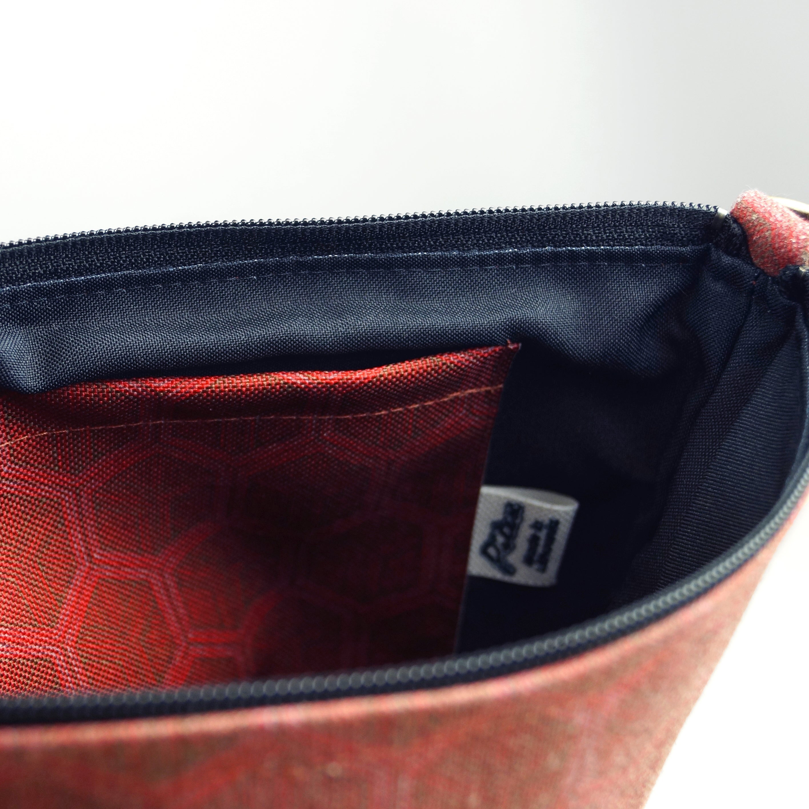 Kosmetiktasche Yashima Gakutei „Die Geisha und das Manuskript“