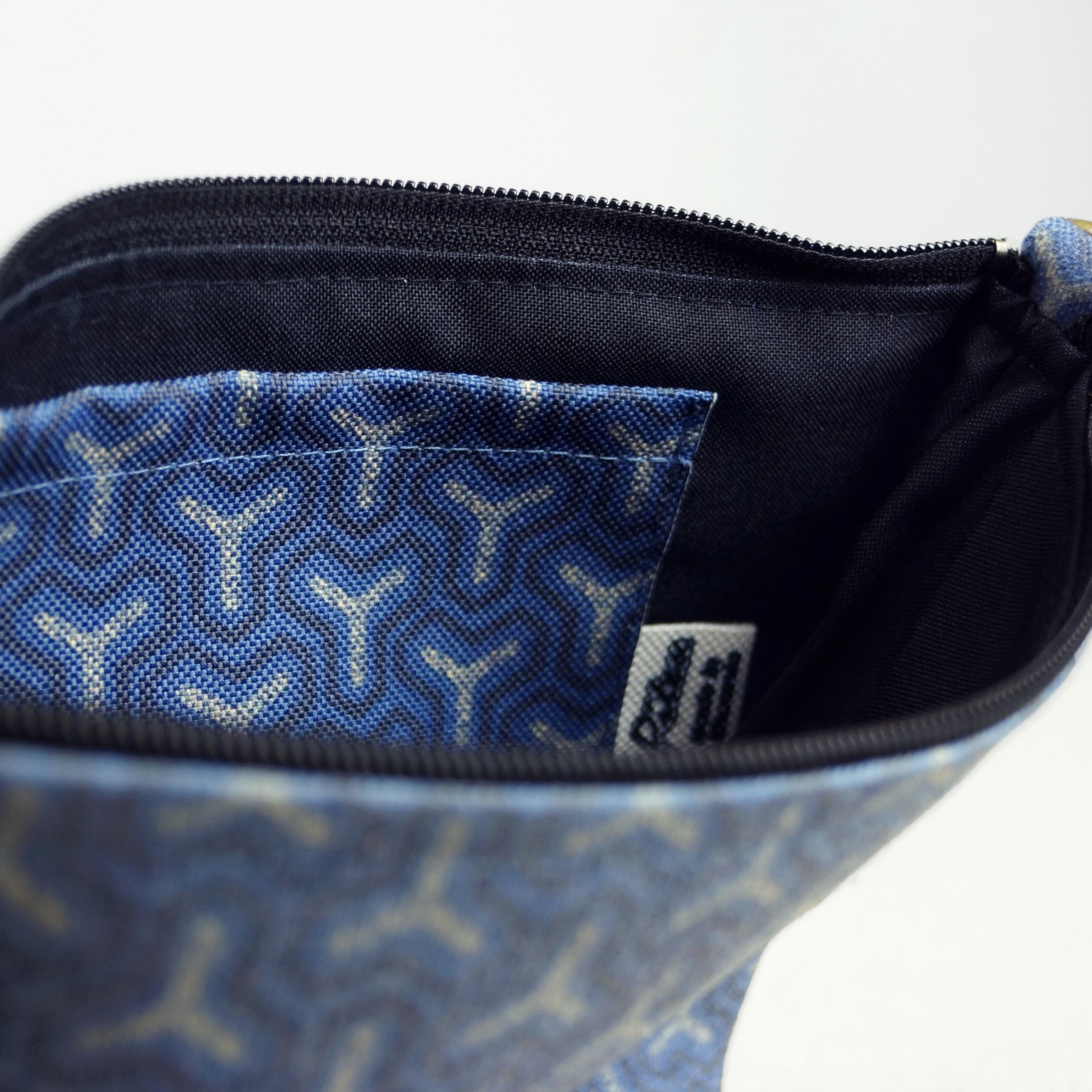 Kosmetiktasche Yashima Gakutei „Geisha und der Fluss“