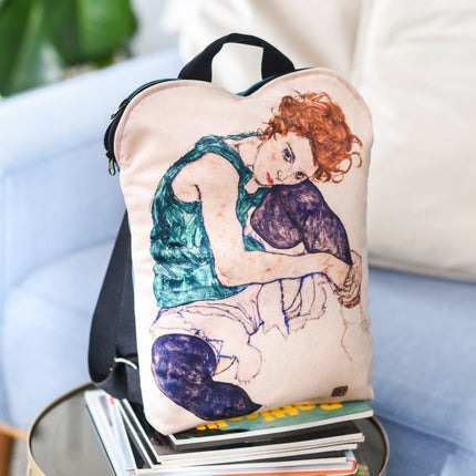 Rucksack Nr. 1 Egon Schiele „Sitzende Frau mit angezogenen Beinen“