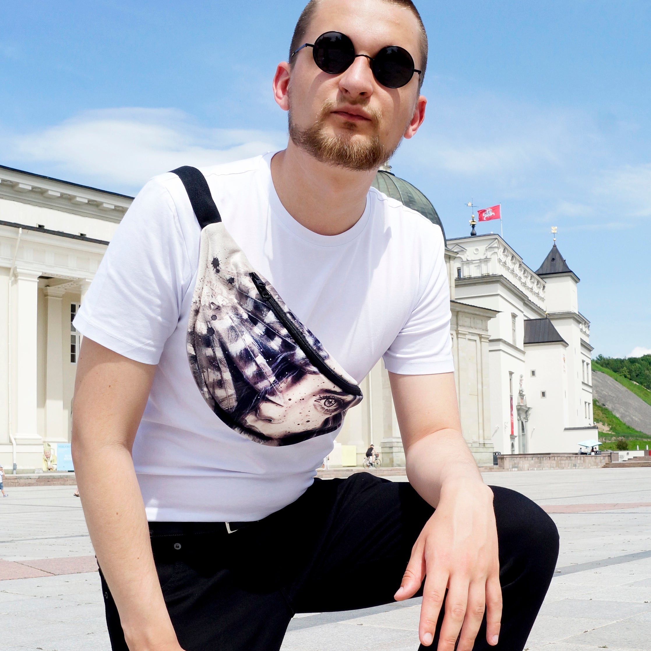 Bauchtasche „Mädchen mit einer Fede“