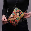 Handytasche Imagine „Frida in Blumen“