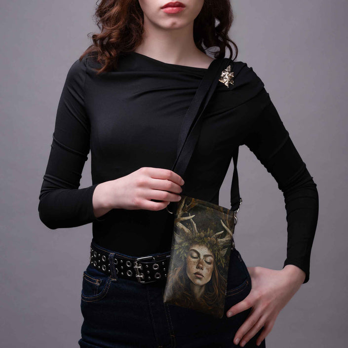 Handytasche Imagine „Heidnische Frau“