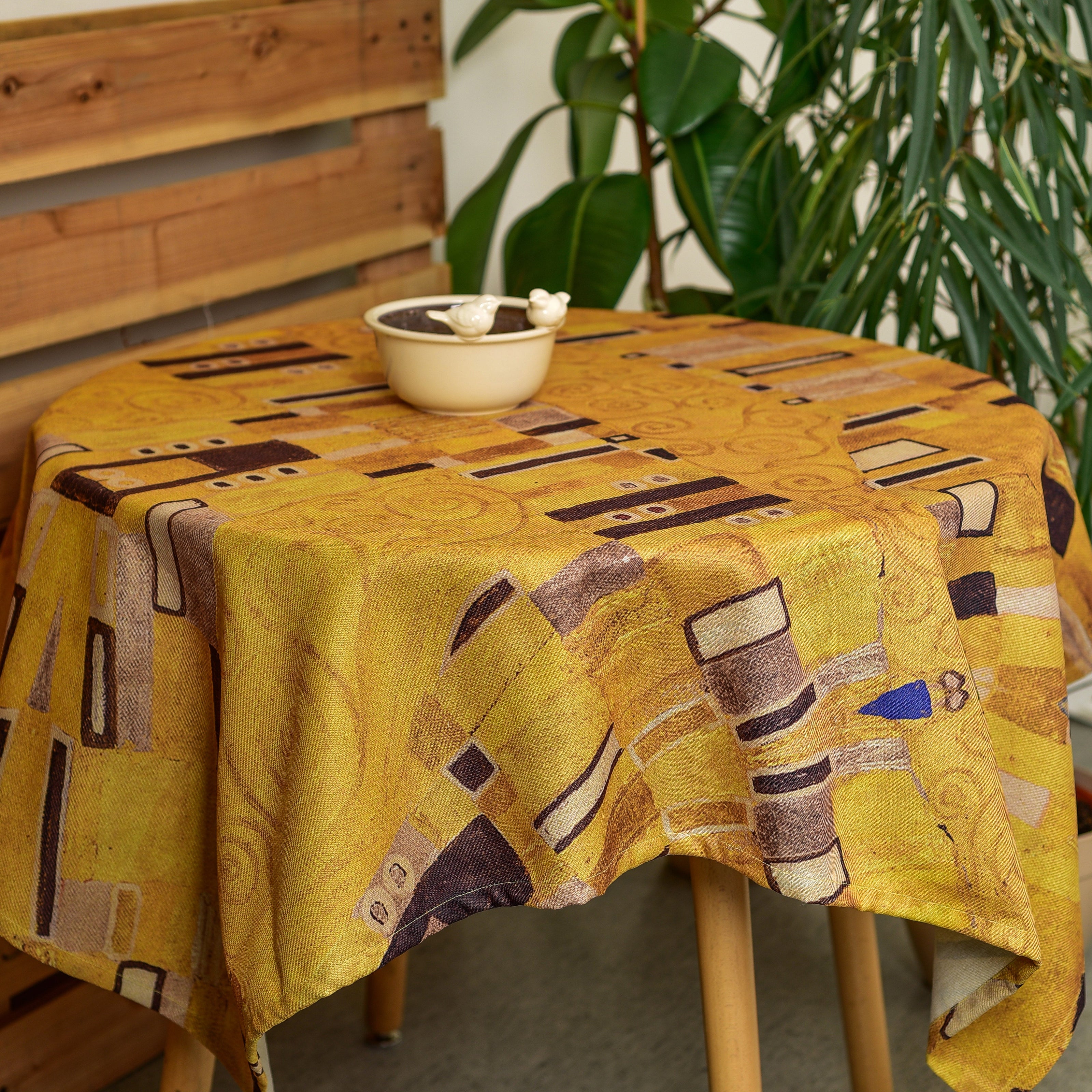 Tischdecke aus recyceltem Stoff Gustav Klimt „Der Kuss“ 